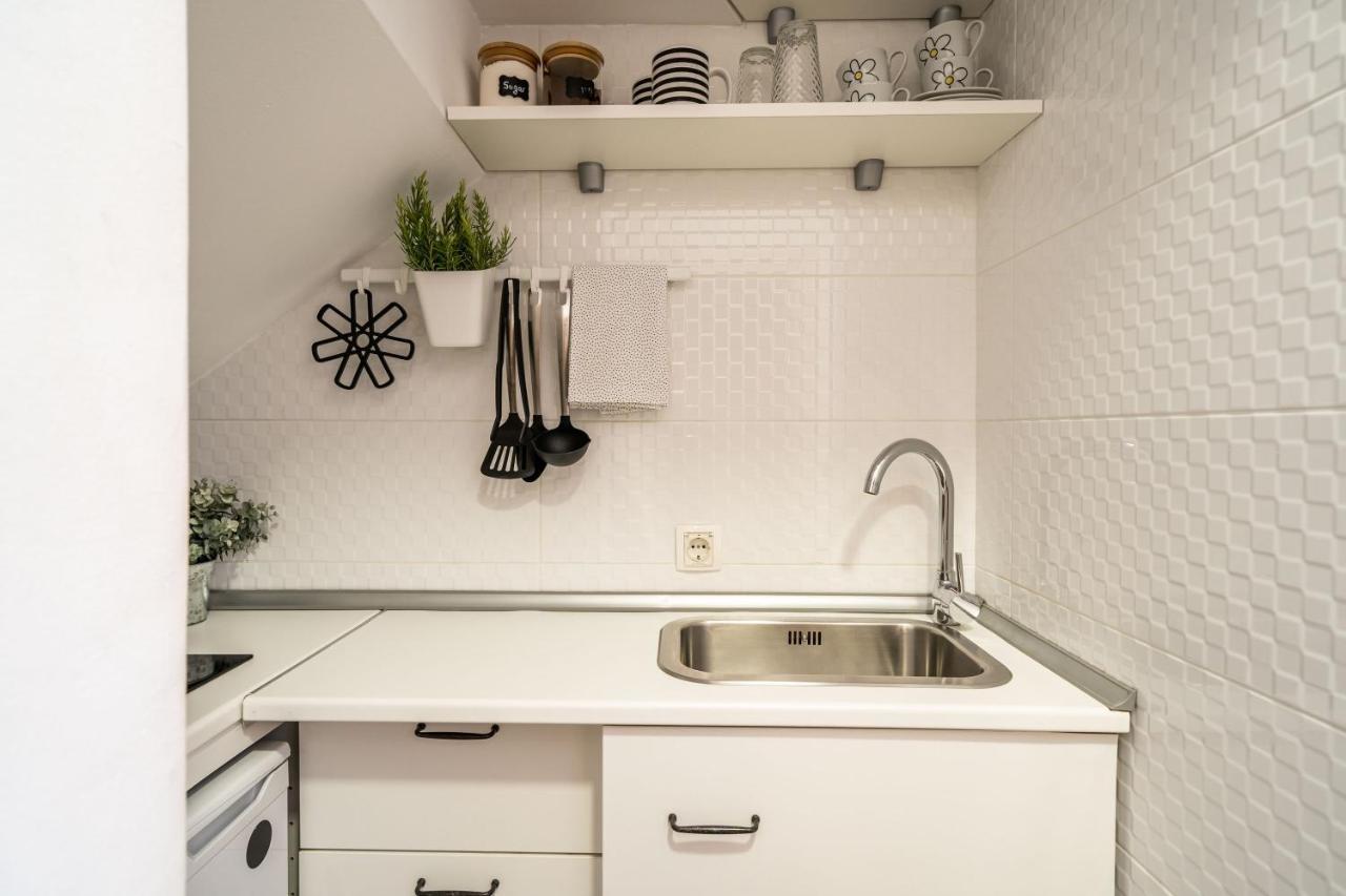 Stay U-Nique Studio Apartment In オラサック エクステリア 写真